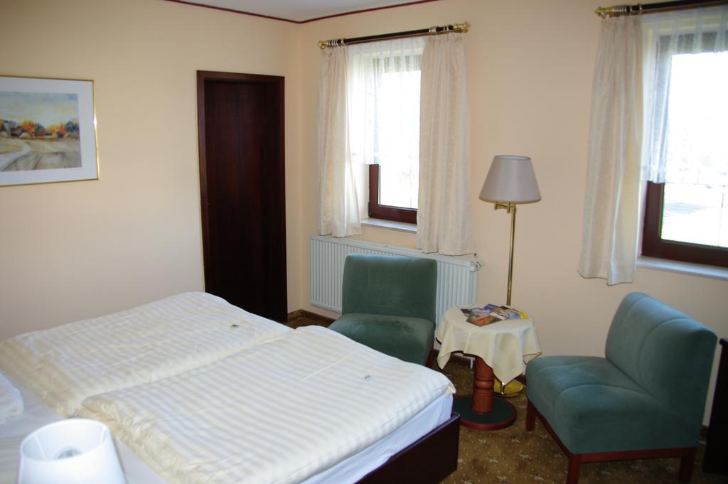 Landhotel Goldener Loewe Mit Pension Am Taurastein Burgstadt Extérieur photo